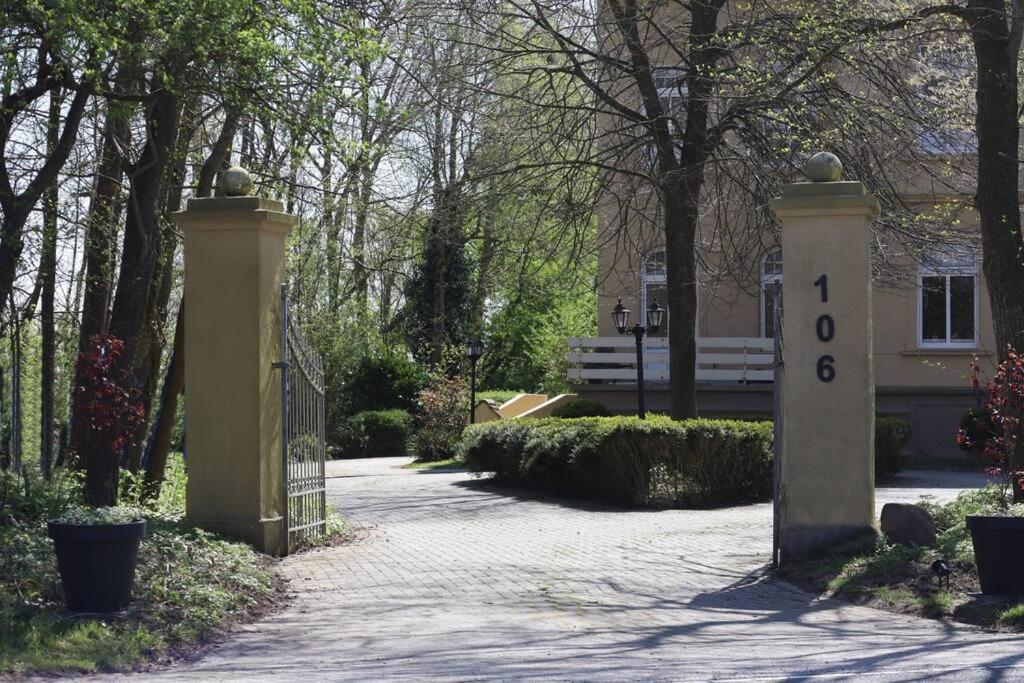 Emily'S Deichbude In Einer Historischen Villa In Dornumersiel Eksteriør billede